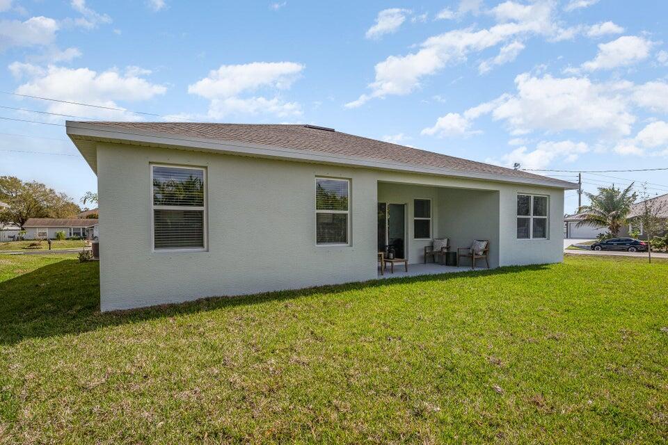 2674 SW Fair Isle Rd Port St Lucie, FL 34987