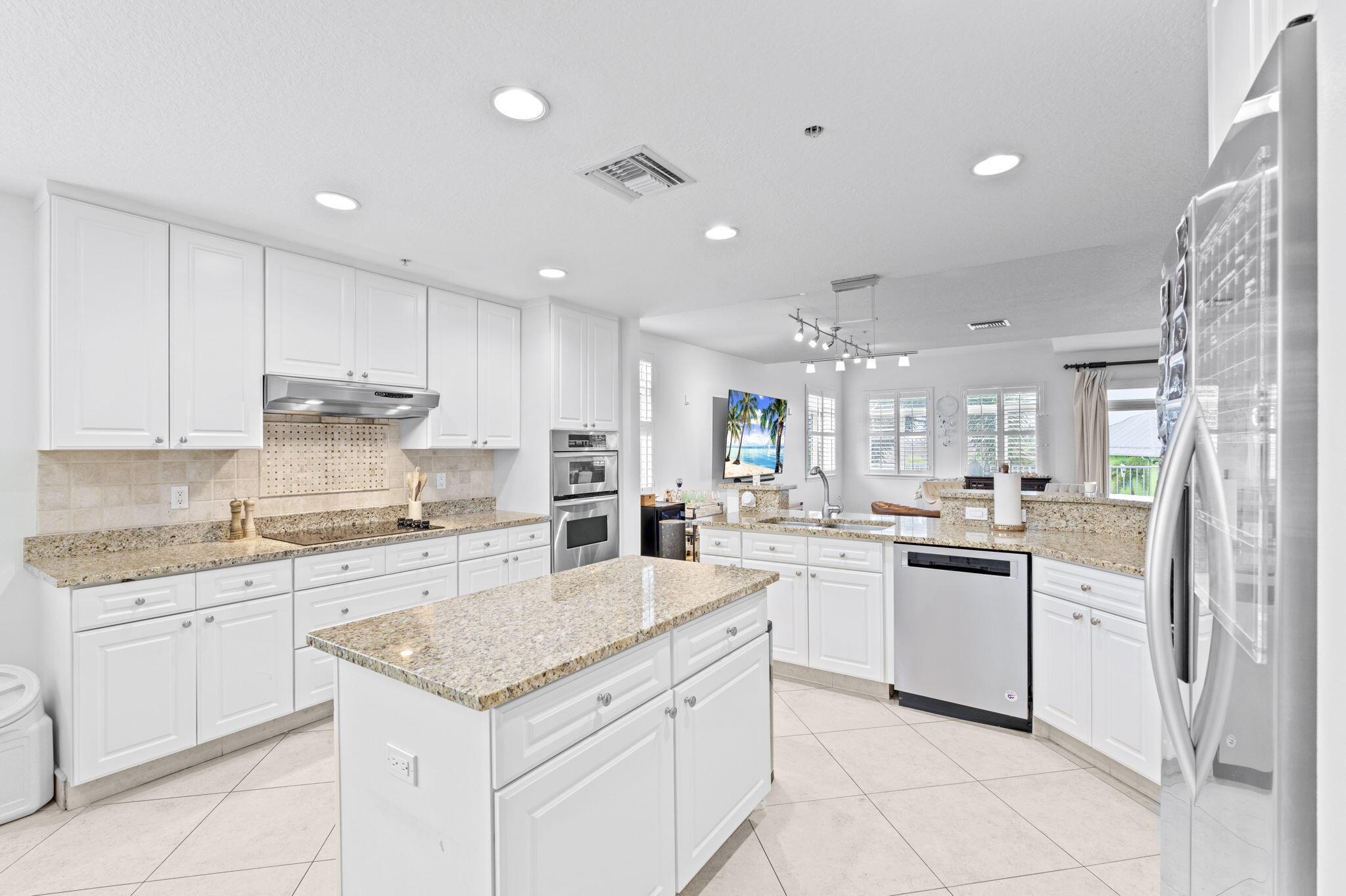 305 E Ocean Ave #Th-7