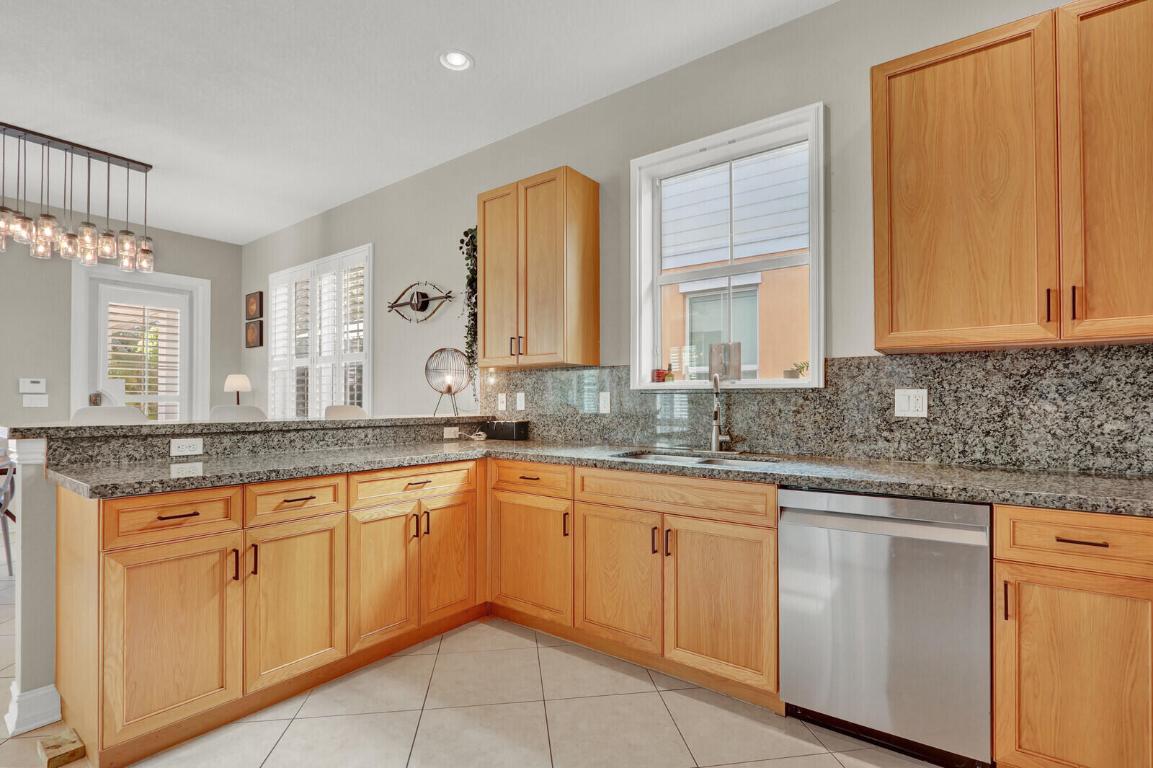 164 W Bay Cedar Jupiter, FL 33458