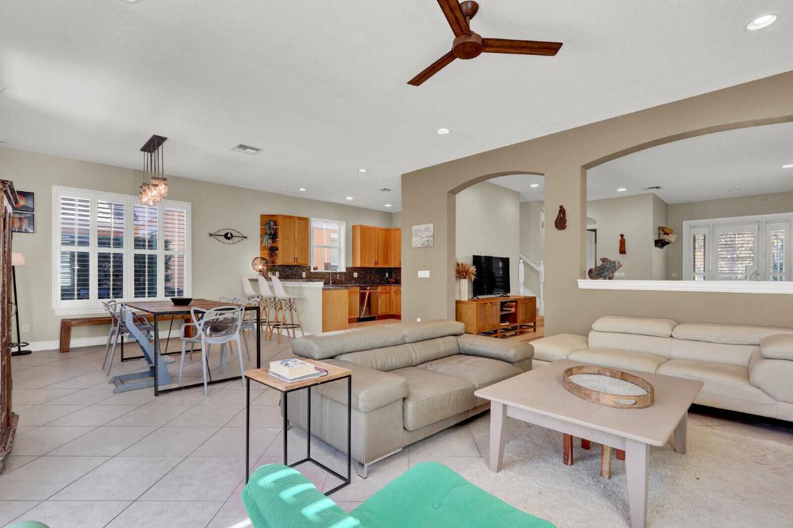 164 W Bay Cedar Jupiter, FL 33458