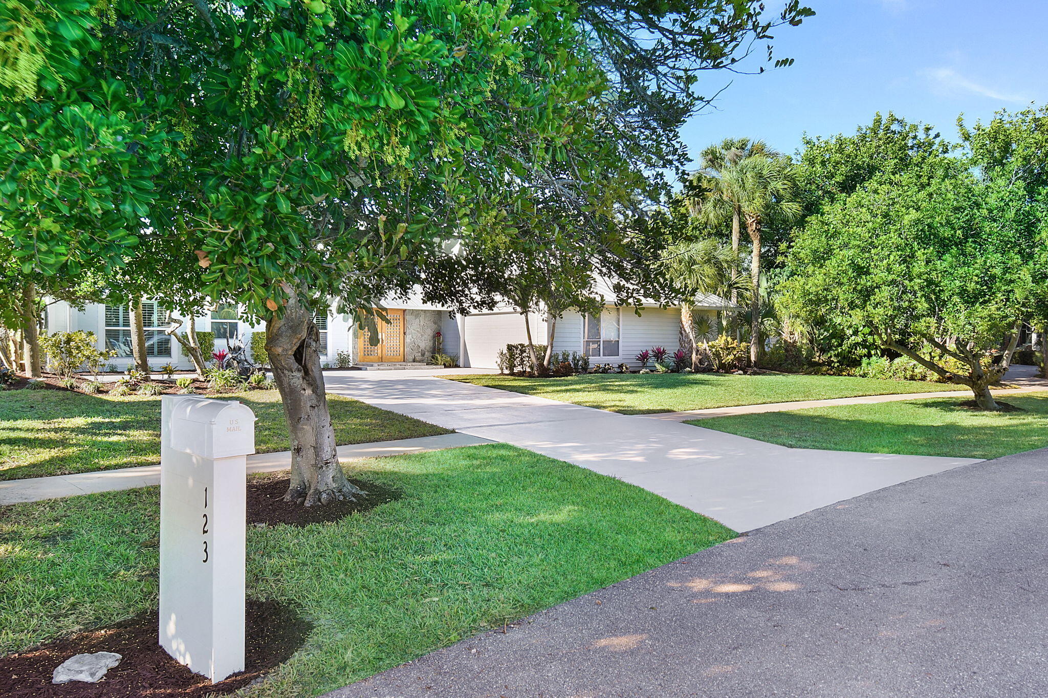 123 Olympus Jupiter, FL 33477