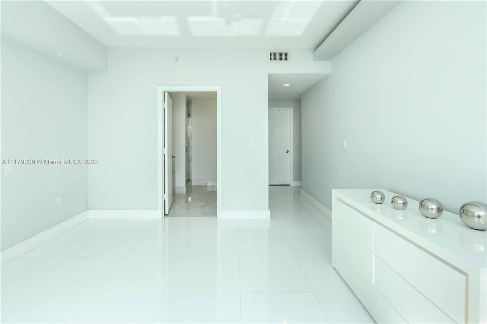 image Vizcayne South12