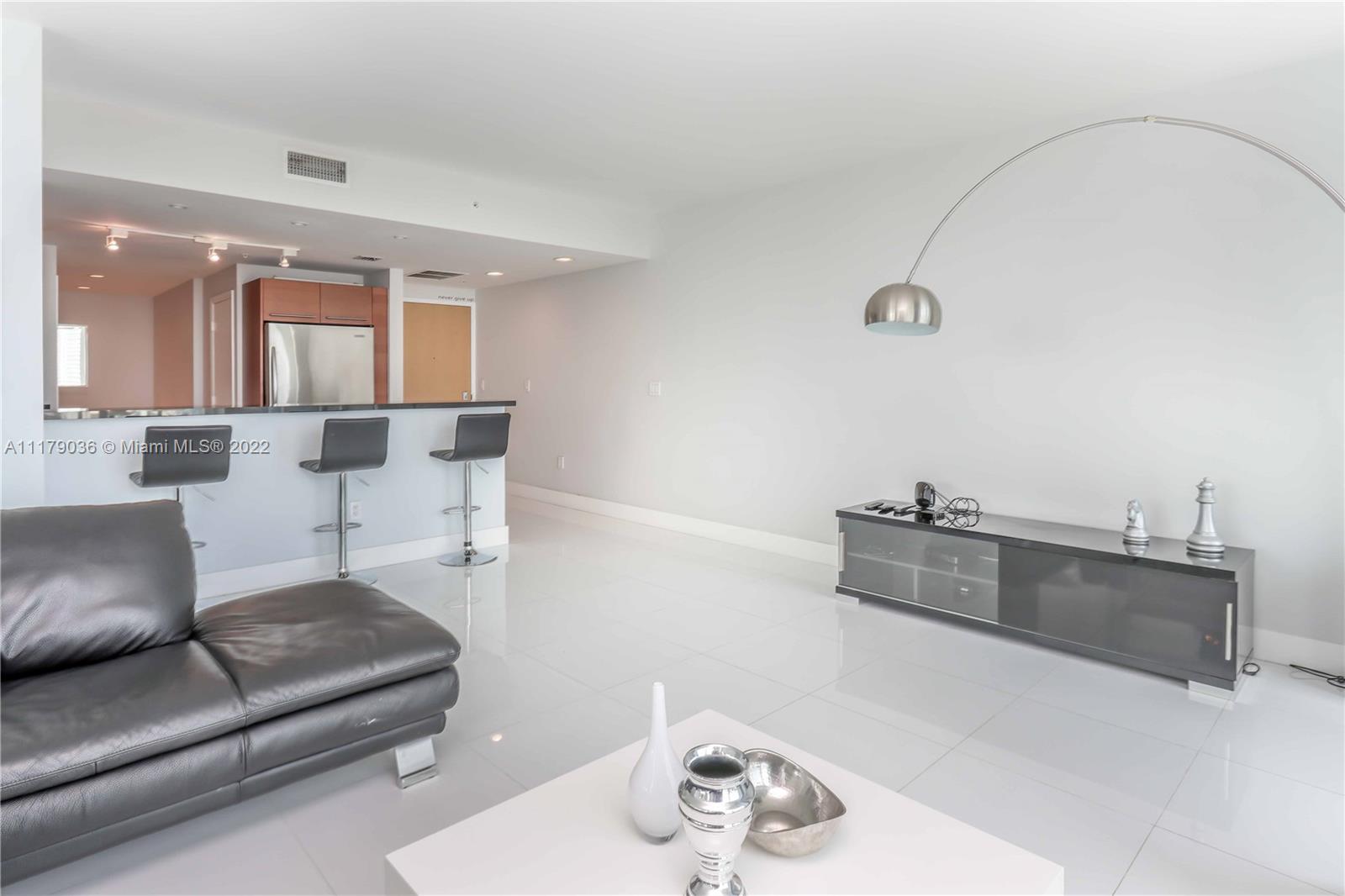 image Vizcayne South15