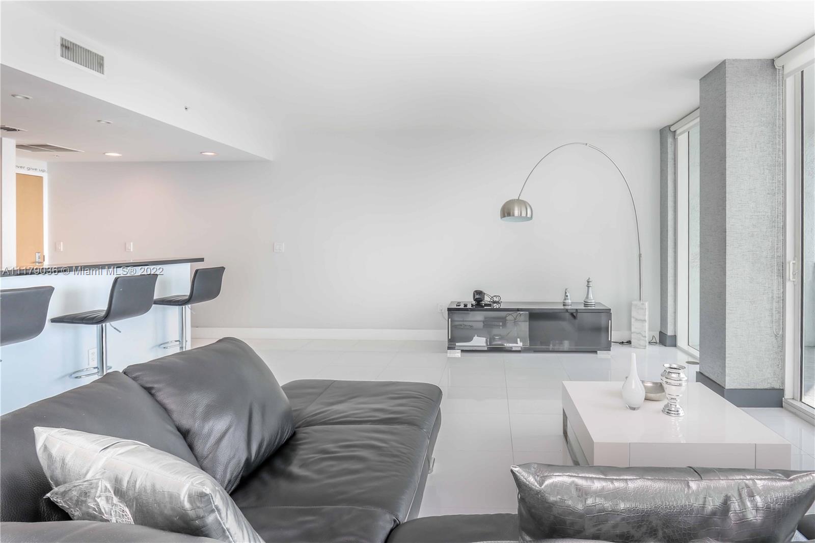 image Vizcayne South16