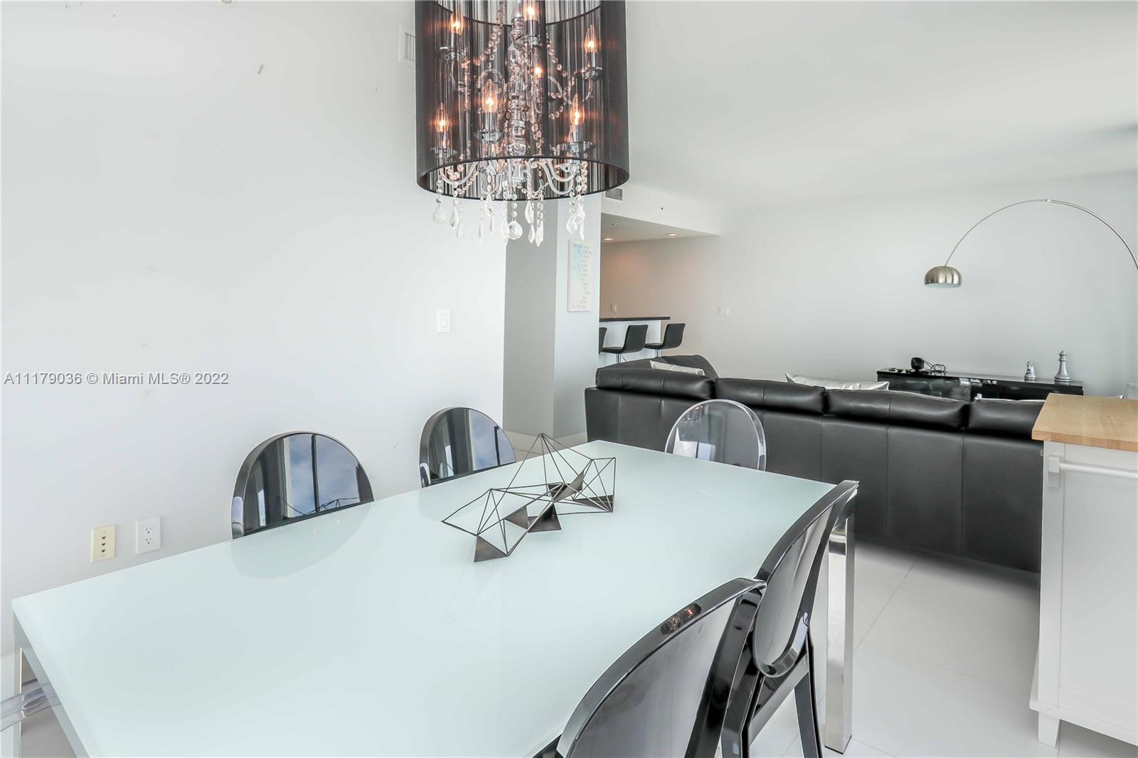 image Vizcayne South17