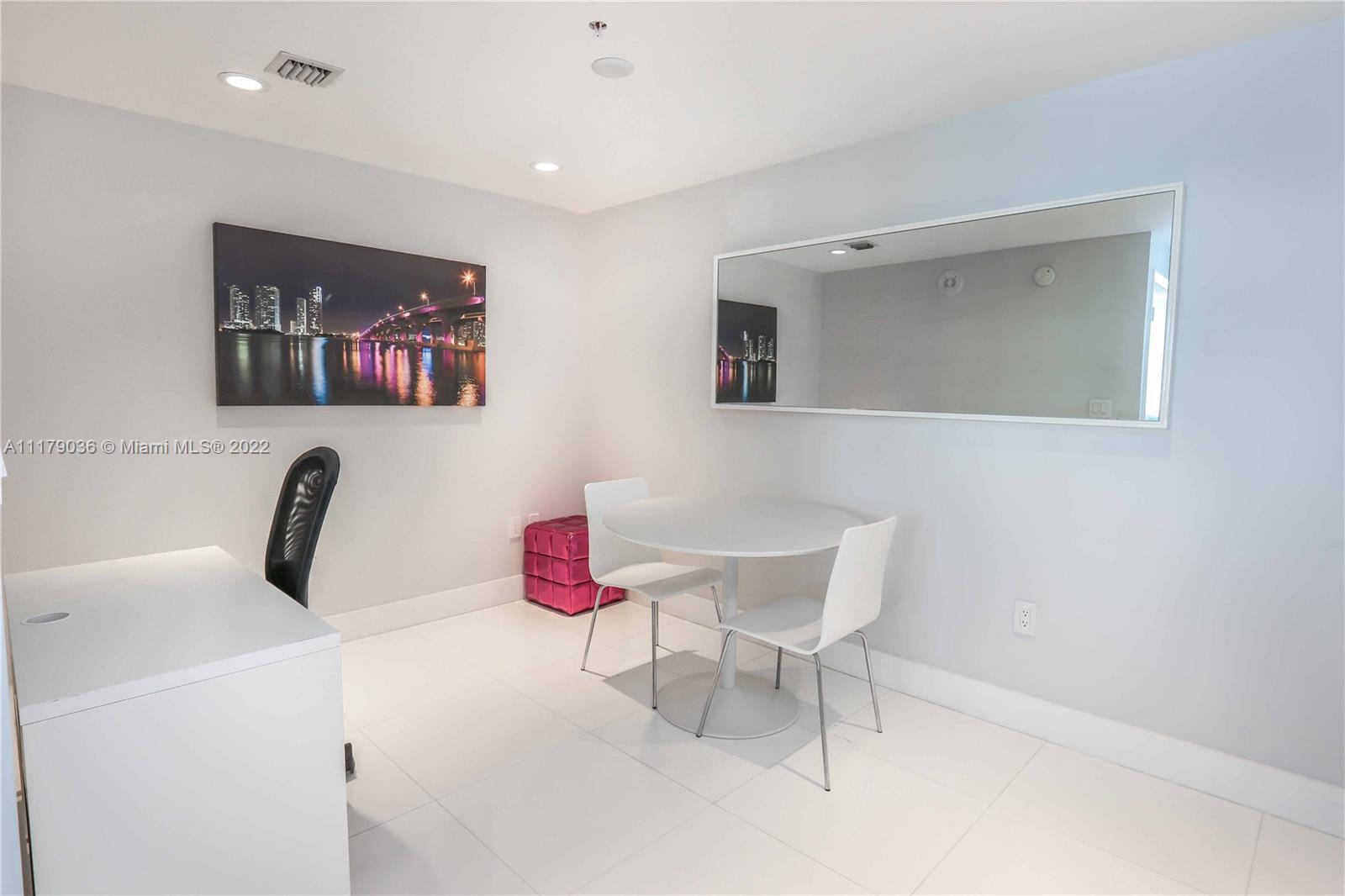 image Vizcayne South8