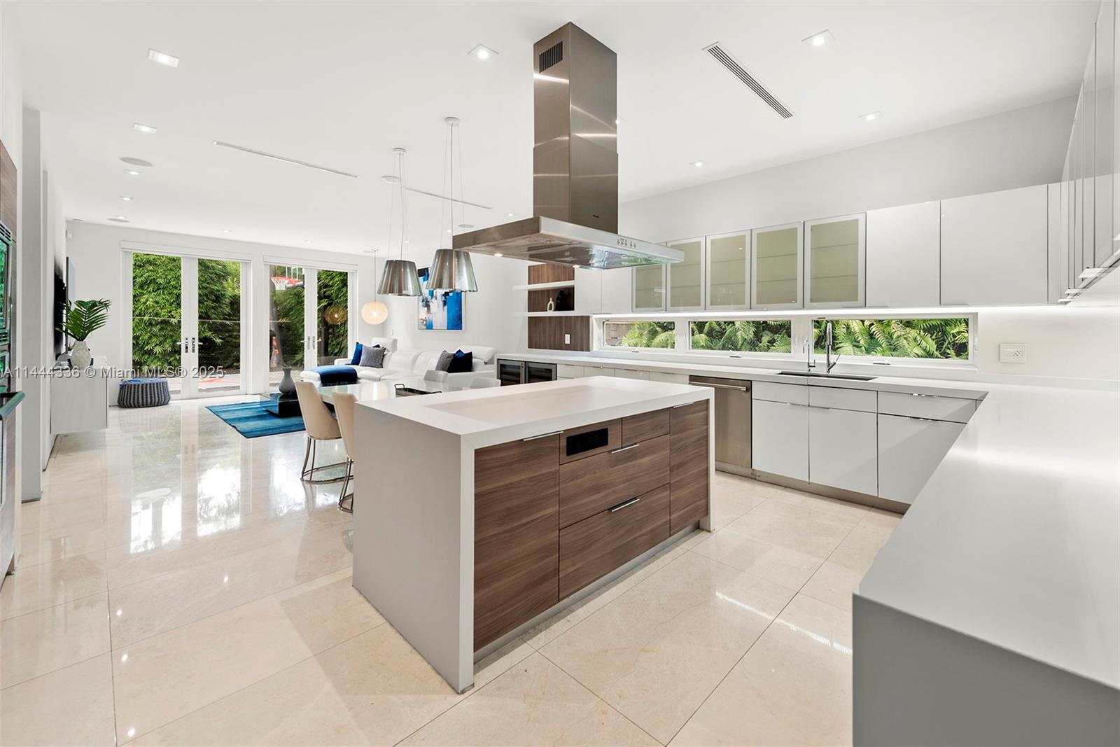 7930 SW 52nd Ct Miami, FL 33143