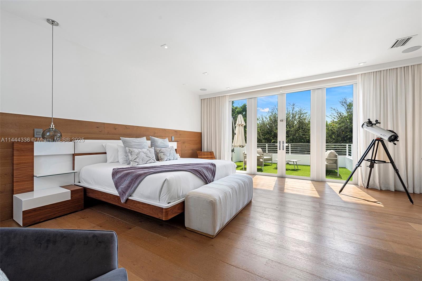 7930 SW 52nd Ct Miami, FL 33143