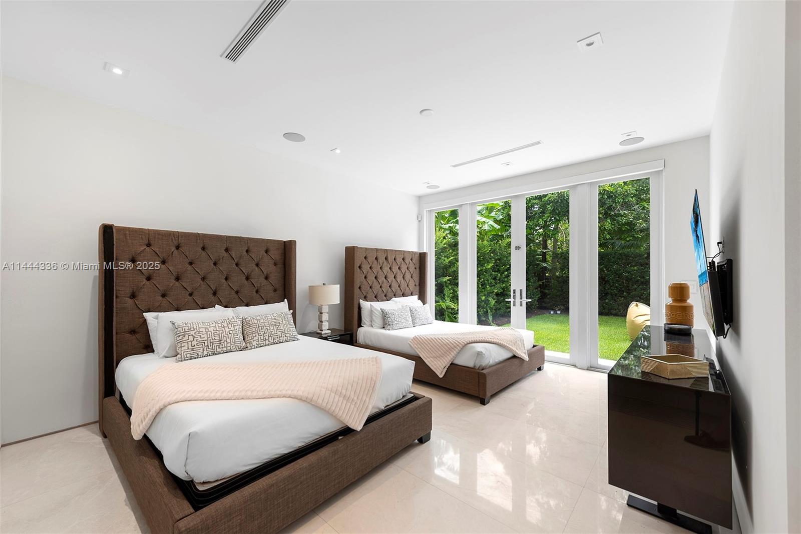 7930 SW 52nd Ct Miami, FL 33143