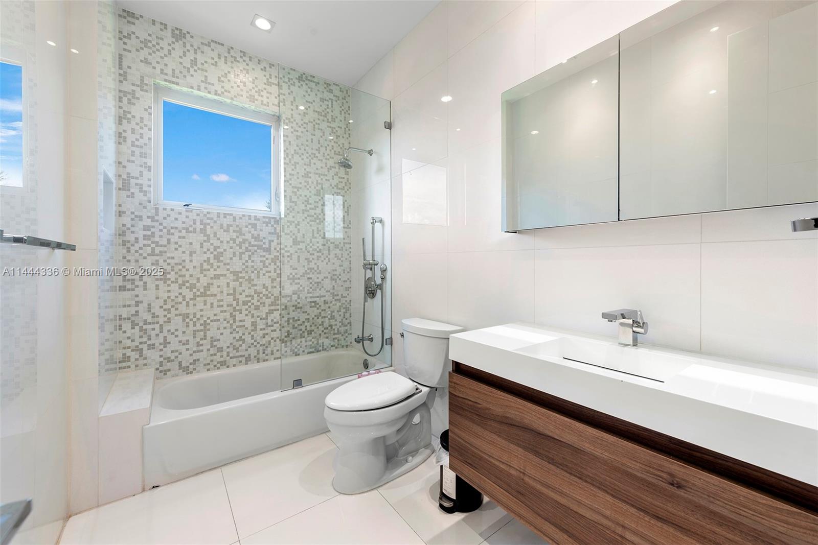 7930 SW 52nd Ct Miami, FL 33143