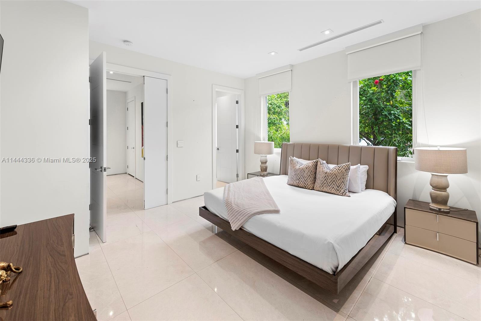 7930 SW 52nd Ct Miami, FL 33143