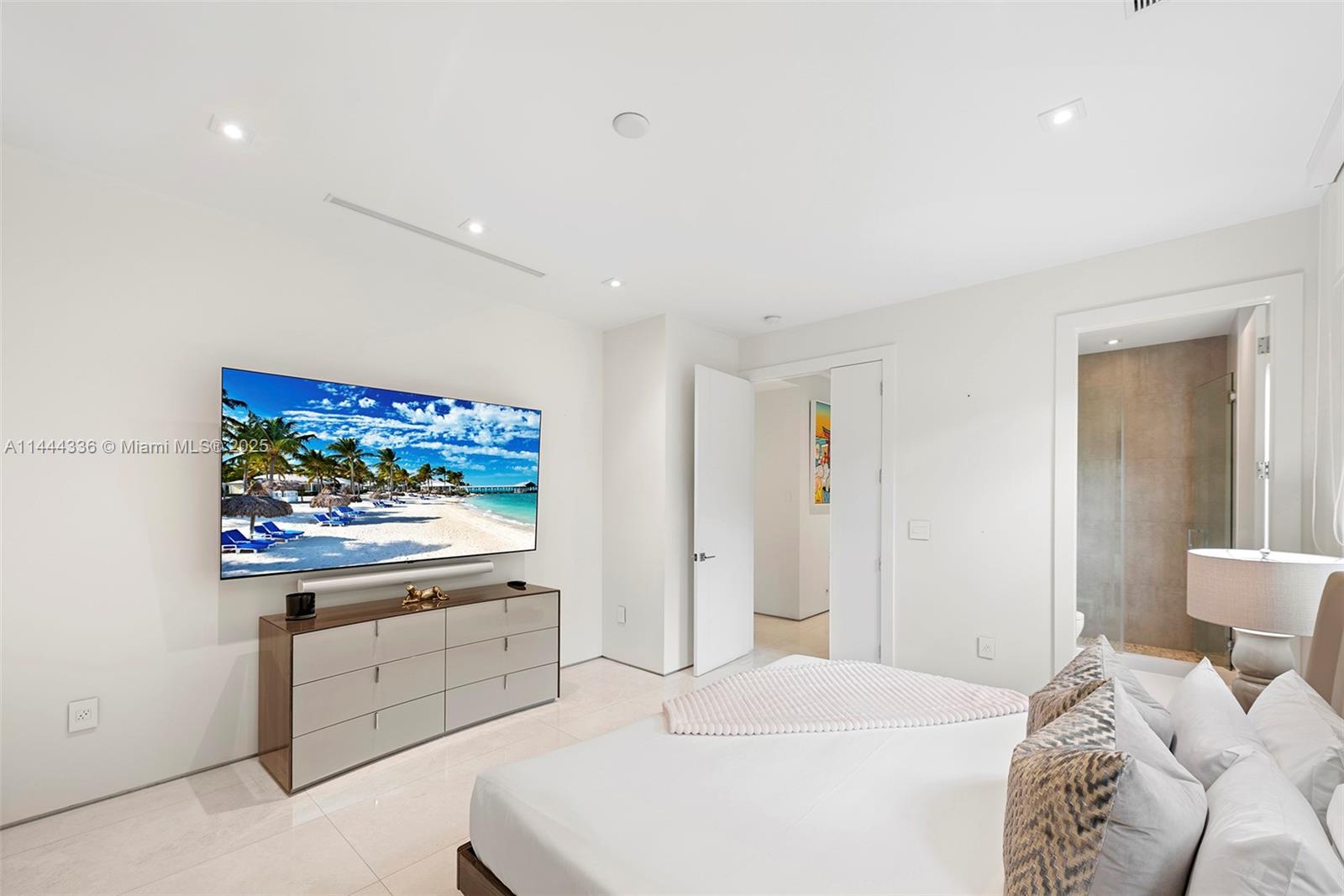 7930 SW 52nd Ct Miami, FL 33143