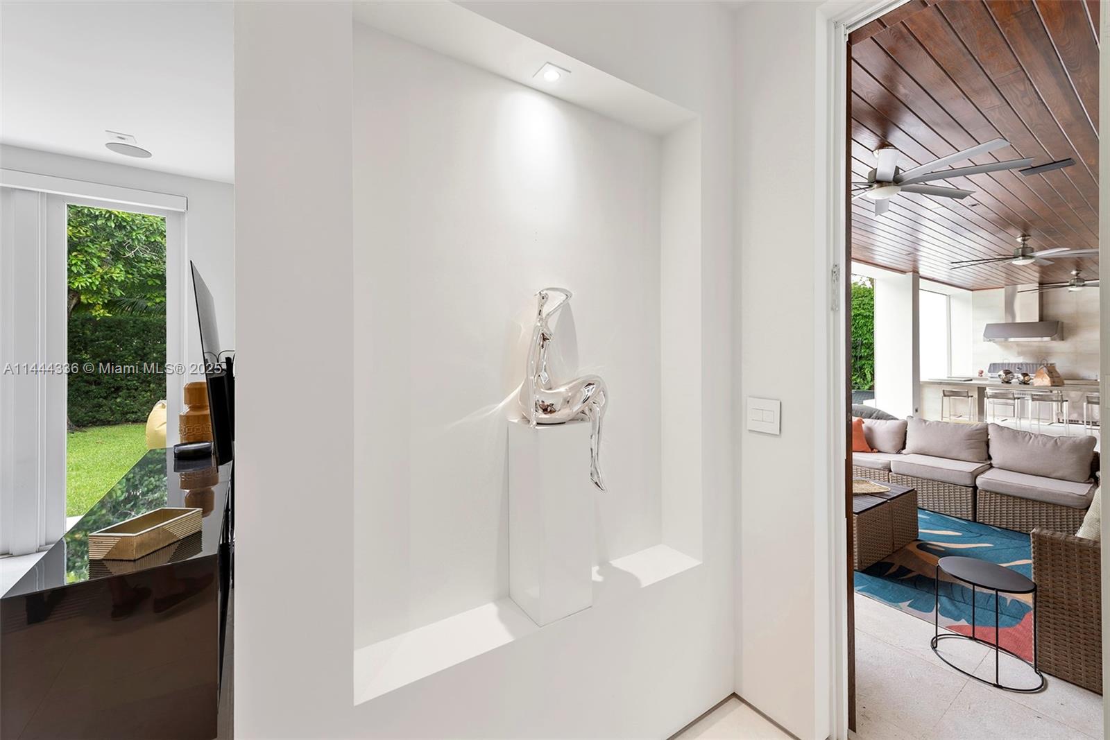 7930 SW 52nd Ct Miami, FL 33143