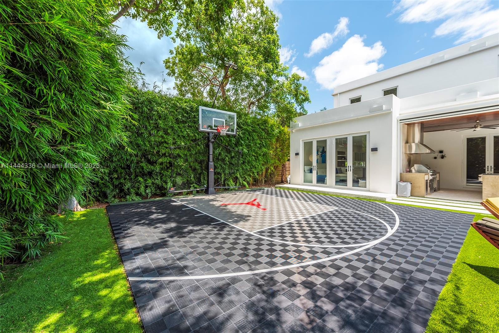 7930 SW 52nd Ct Miami, FL 33143