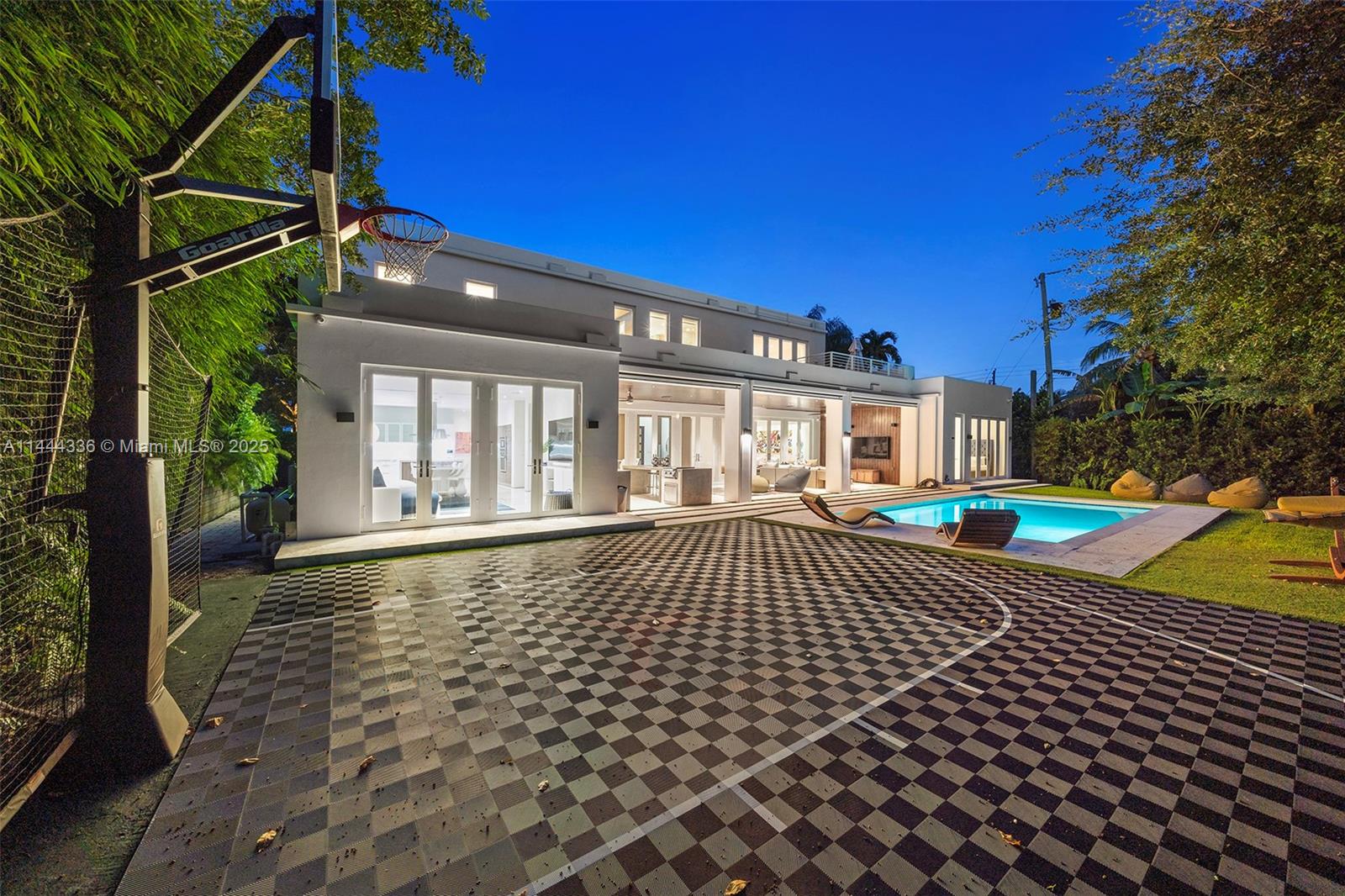 7930 SW 52nd Ct Miami, FL 33143