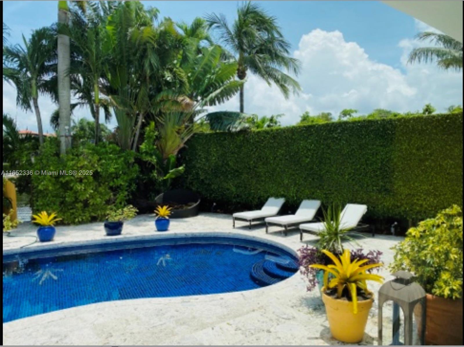 7975 Biscayne Pt Cir Miami Beach, FL 33141