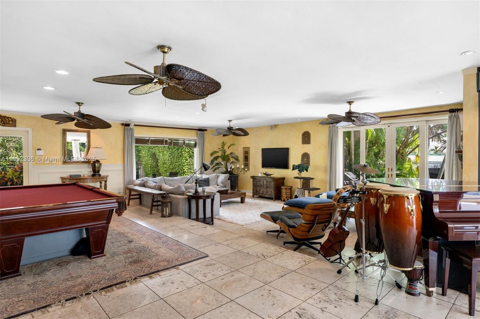 7975 Biscayne Pt Cir Miami Beach, FL 33141