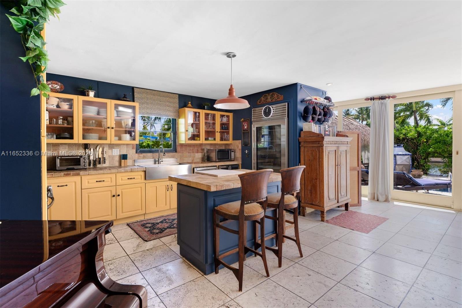 7975 Biscayne Pt Cir Miami Beach, FL 33141