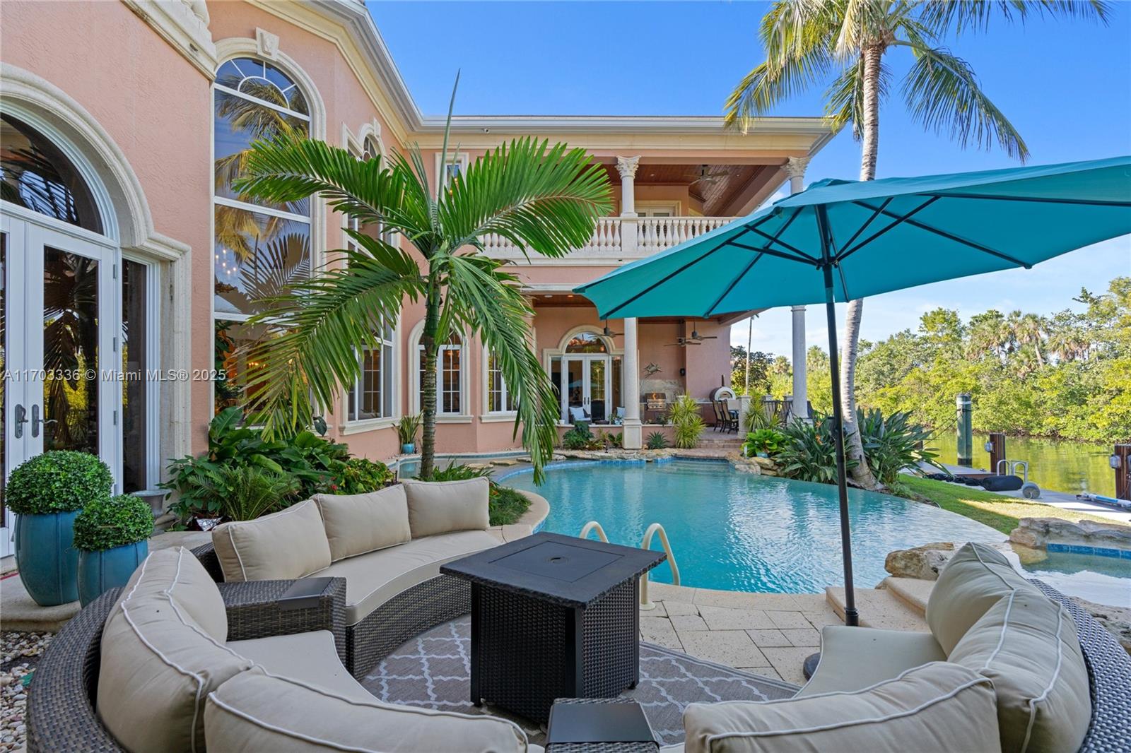 833 Harbour Isle Pl North Palm Beach, FL 33410 833 Harbour Isle Pl North Palm Beach, FL 33410