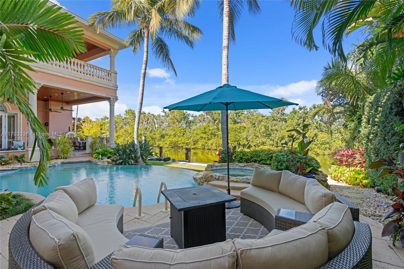 833 Harbour Isle Pl North Palm Beach, FL 33410 833 Harbour Isle Pl North Palm Beach, FL 33410