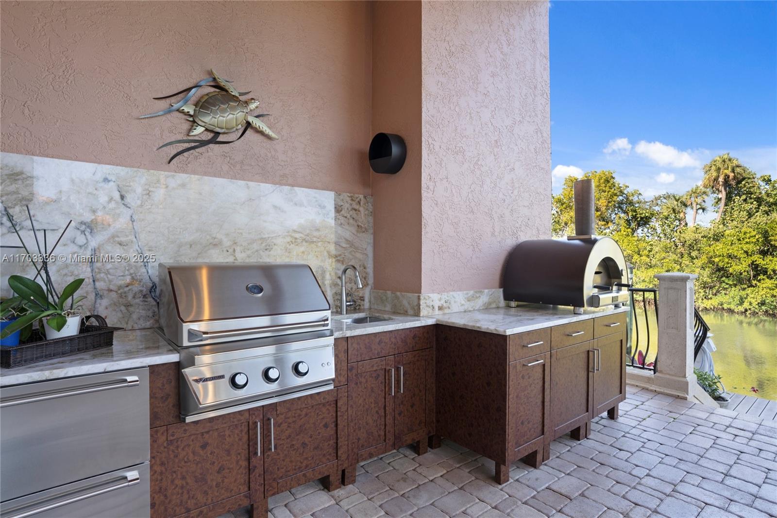 833 Harbour Isle Pl North Palm Beach, FL 33410 833 Harbour Isle Pl North Palm Beach, FL 33410