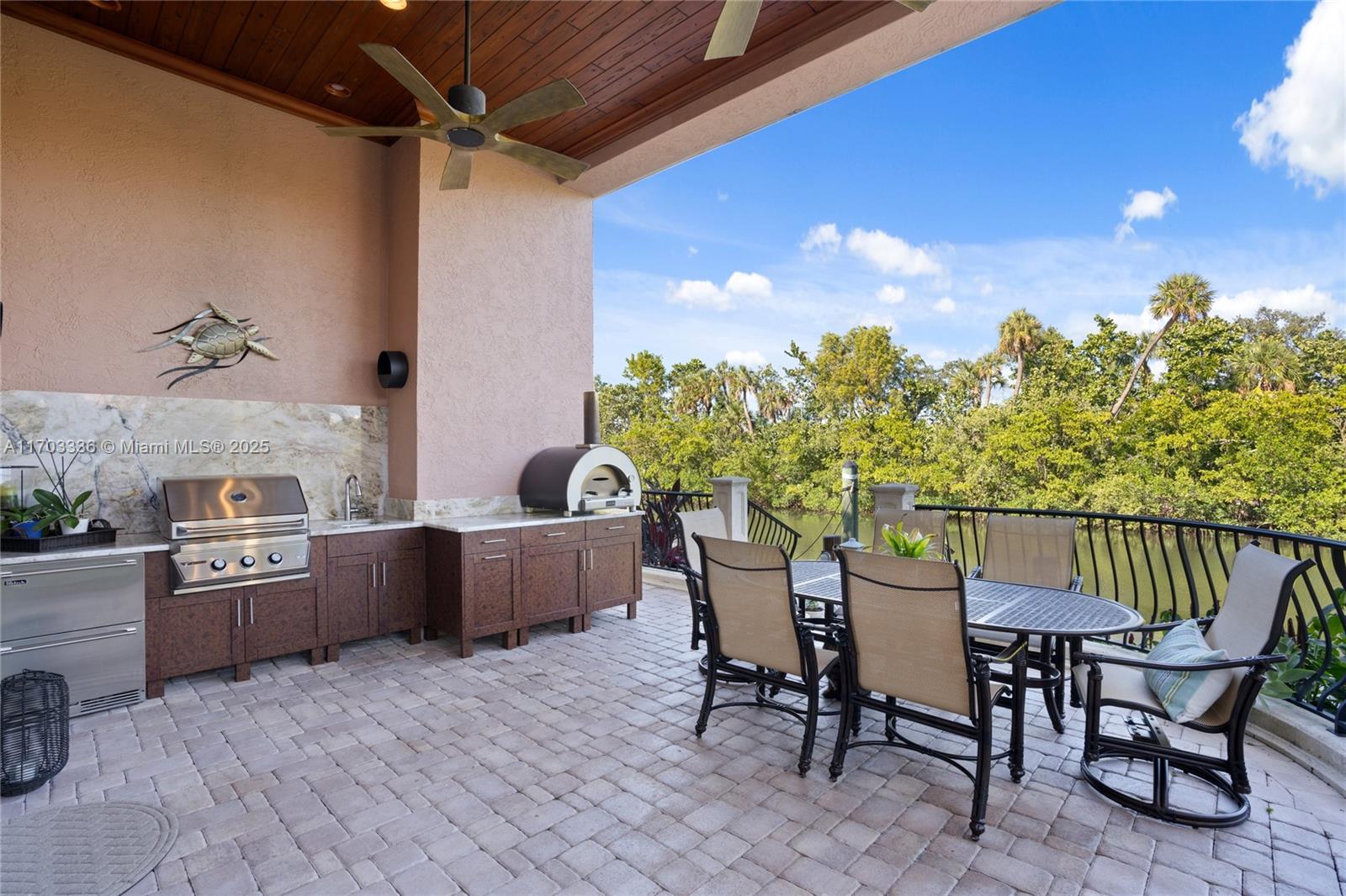 833 Harbour Isle Pl North Palm Beach, FL 33410 833 Harbour Isle Pl North Palm Beach, FL 33410