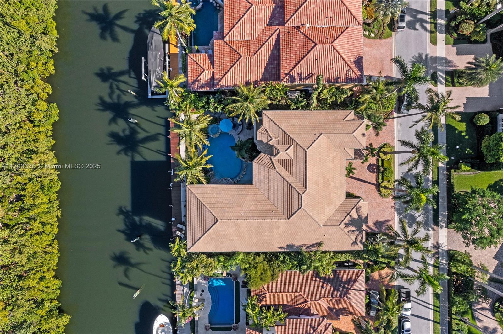 833 Harbour Isle Pl North Palm Beach, FL 33410 833 Harbour Isle Pl North Palm Beach, FL 33410