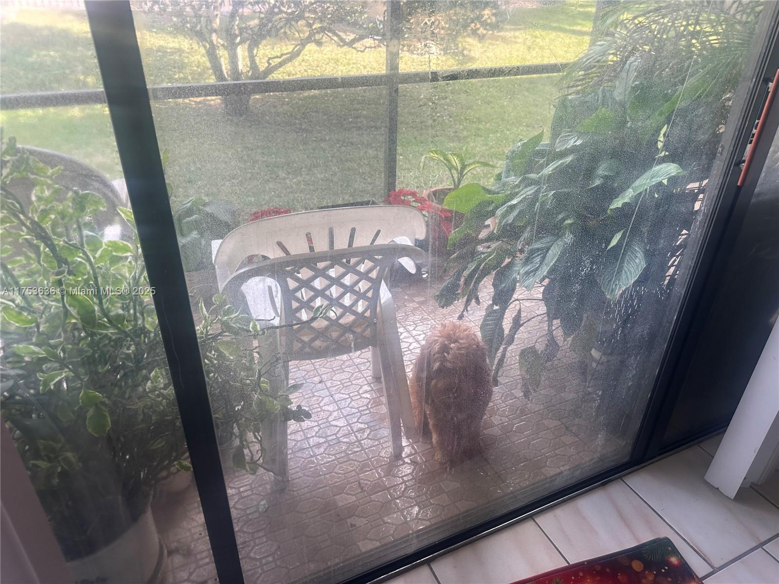 image Hampton Court Condo5