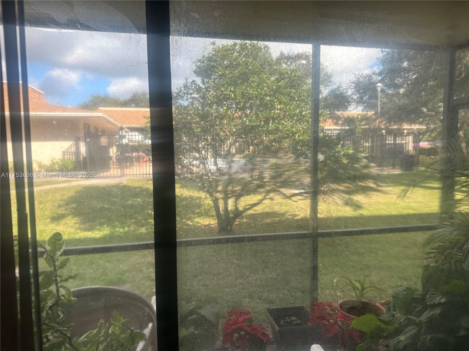 image Hampton Court Condo6