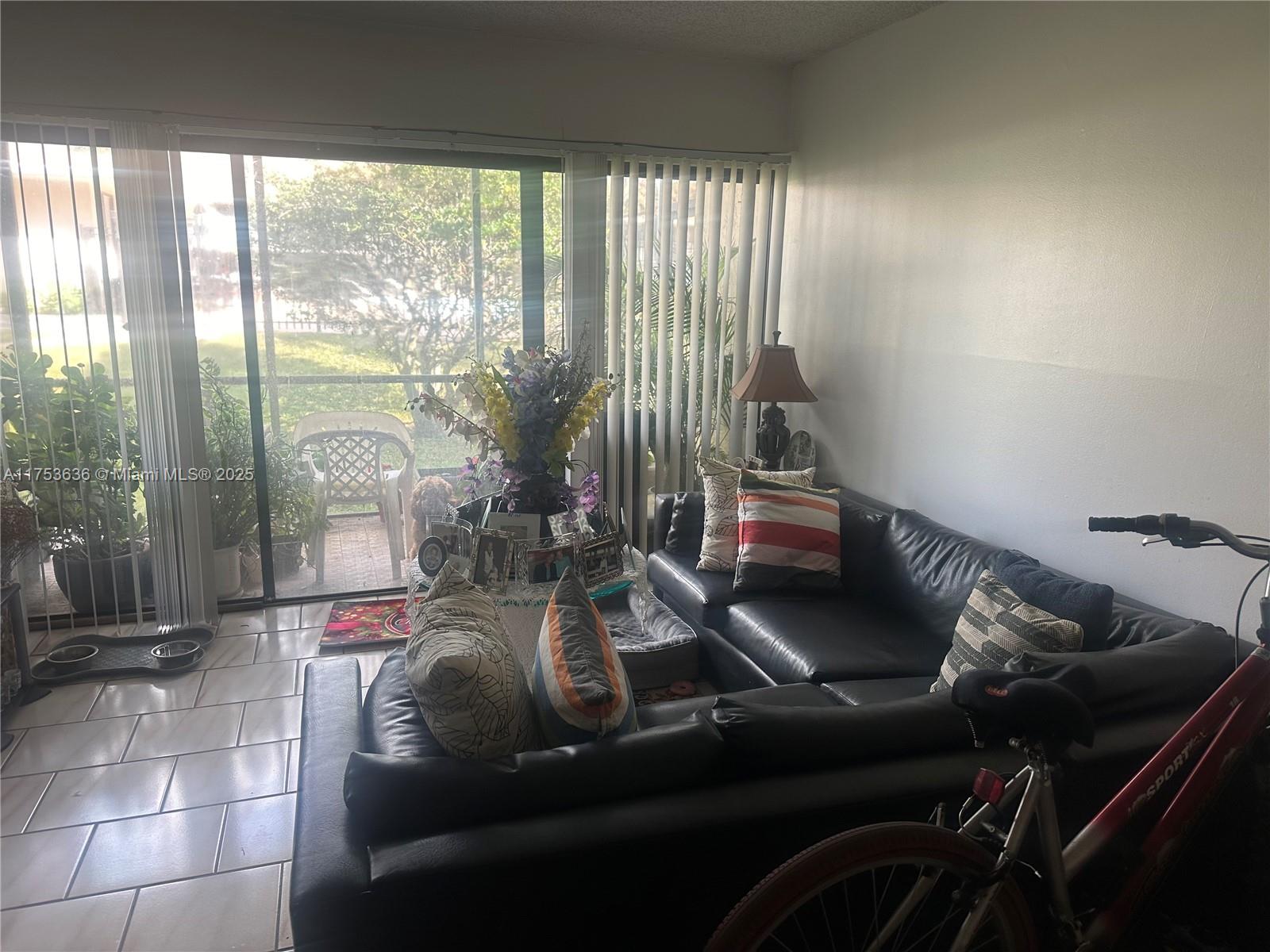 image Hampton Court Condo7