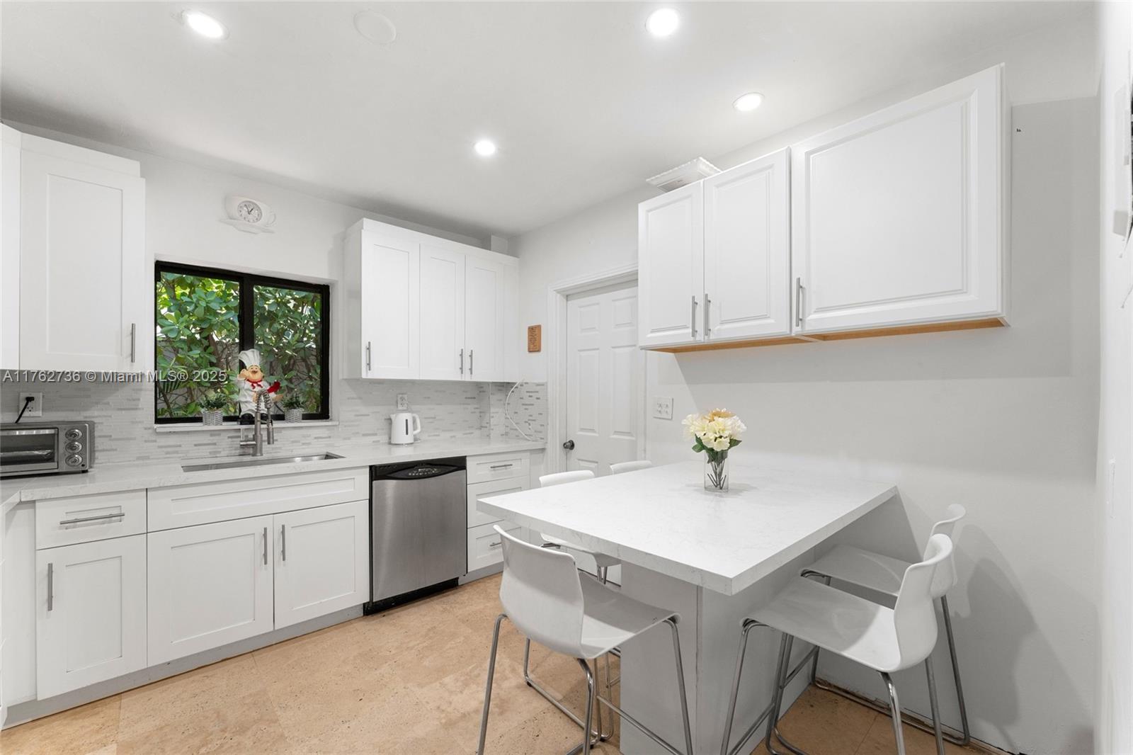 2054 Alton Rd Miami Beach, FL 33140