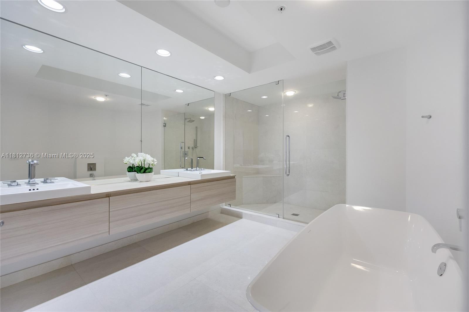 17301 Biscayne Blvd #605 North Miami Beach, FL 33160