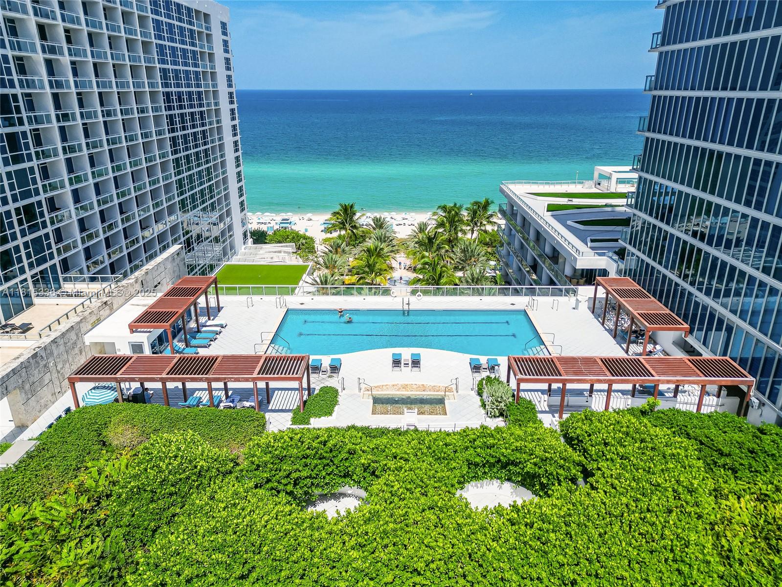 image Central Carillon Beach24