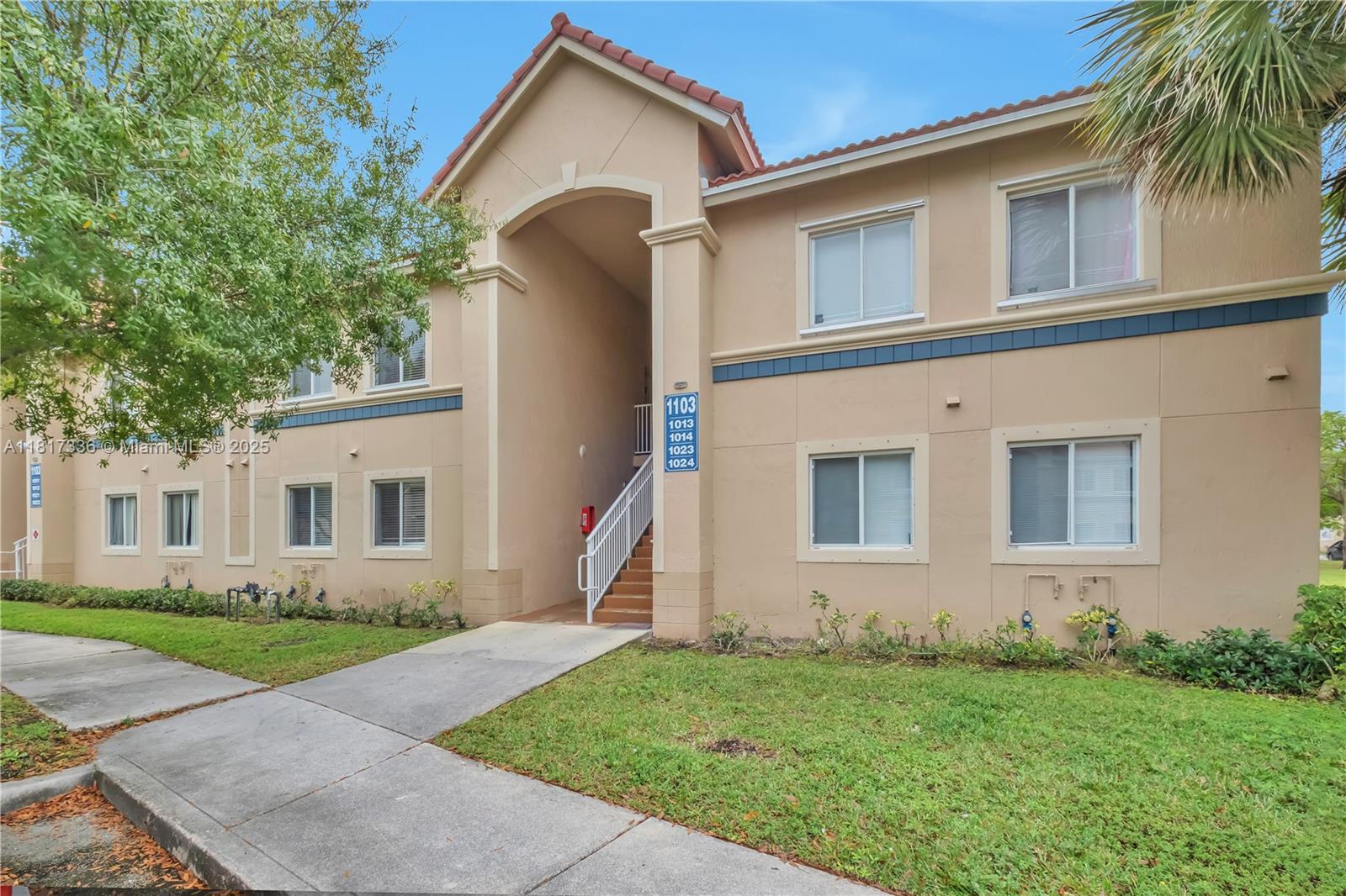 1103 Golden Lks Blvd #1013