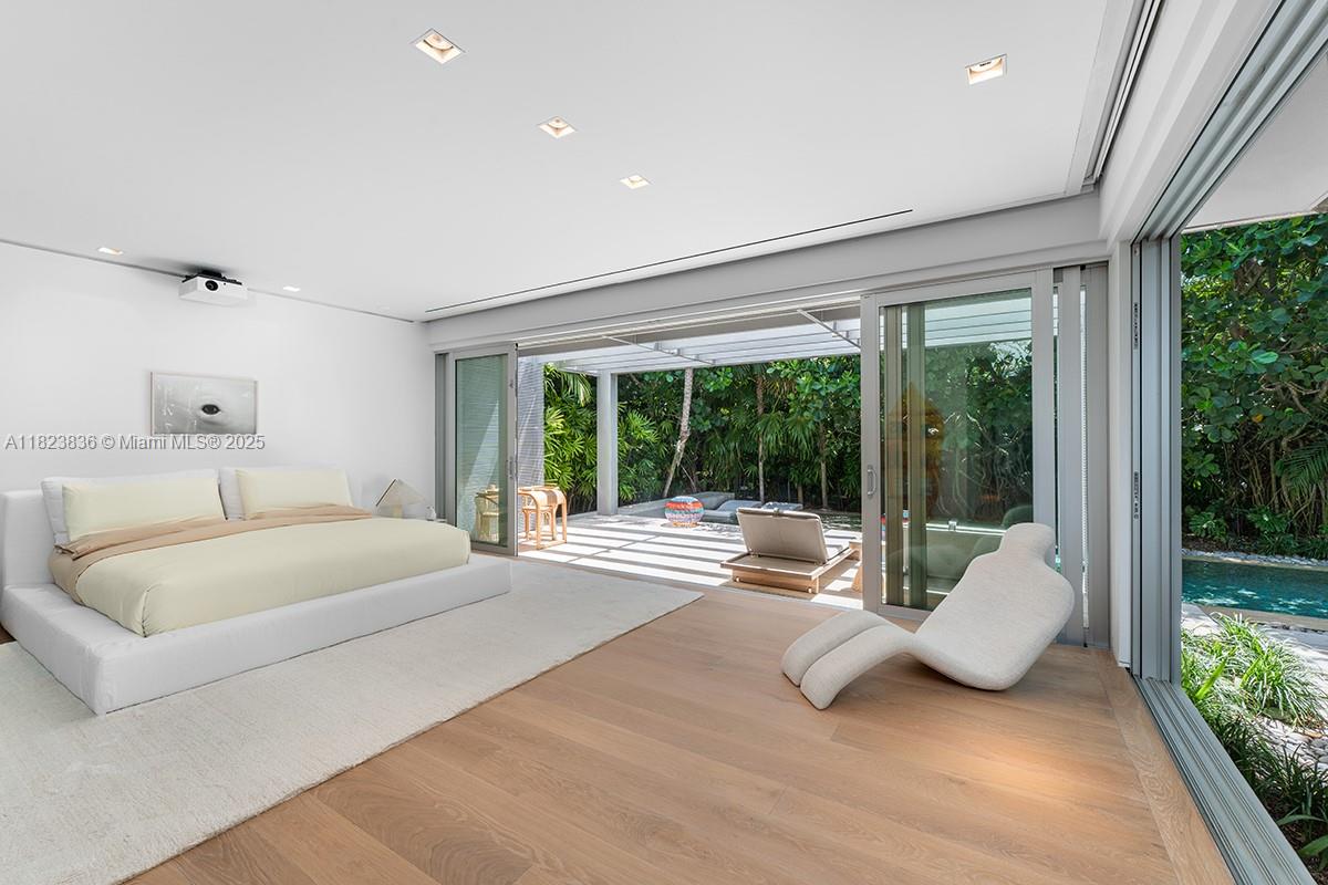 11 La Gorce Cir Miami Beach, FL 33141