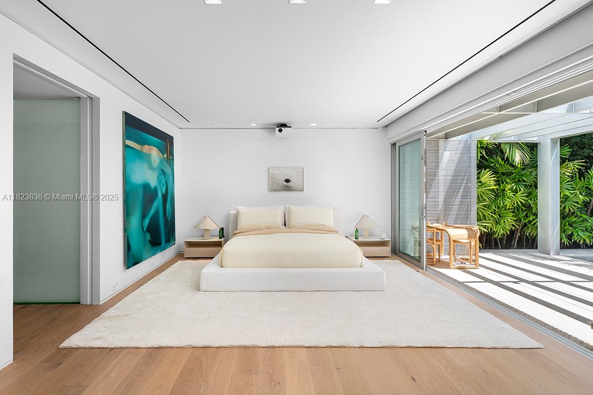 11 La Gorce Cir Miami Beach, FL 33141