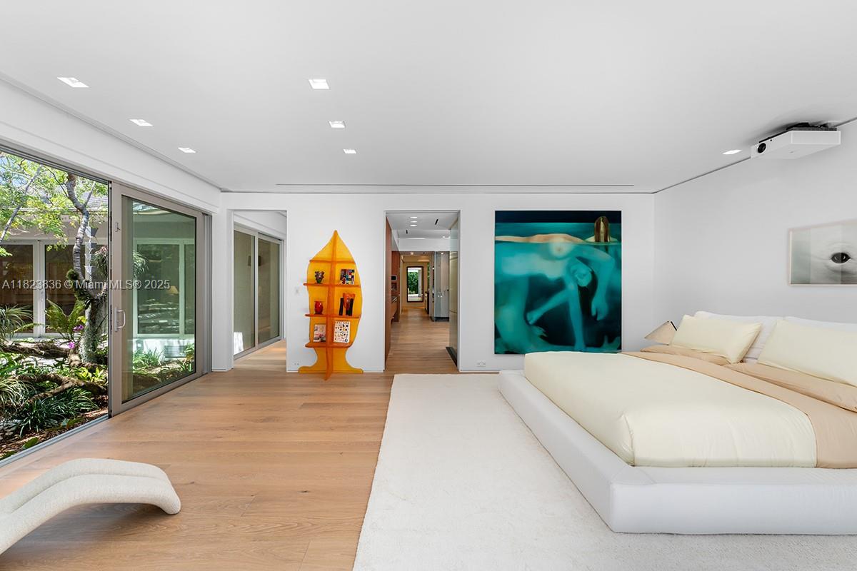 11 La Gorce Cir Miami Beach, FL 33141