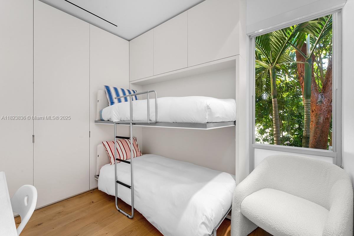 11 La Gorce Cir Miami Beach, FL 33141