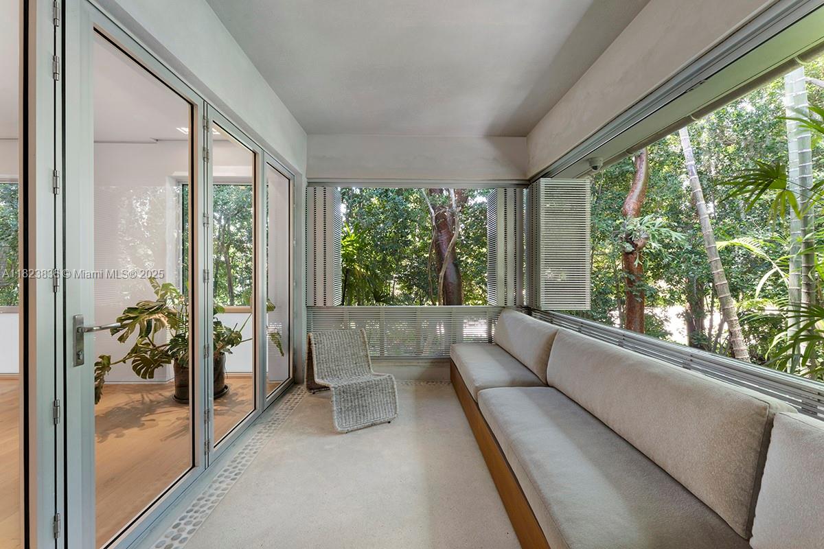 11 La Gorce Cir Miami Beach, FL 33141