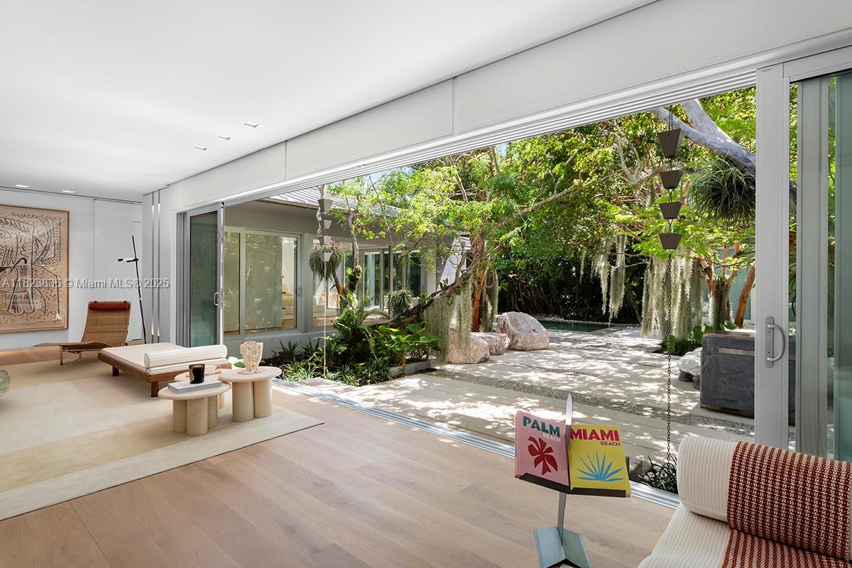 11 La Gorce Cir Miami Beach, FL 33141