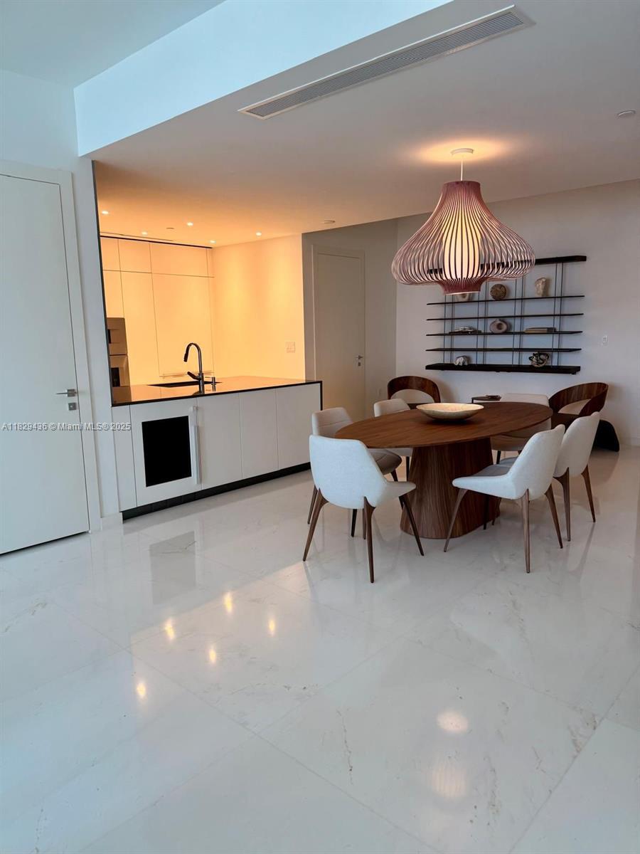 image Aston Martin Residences8