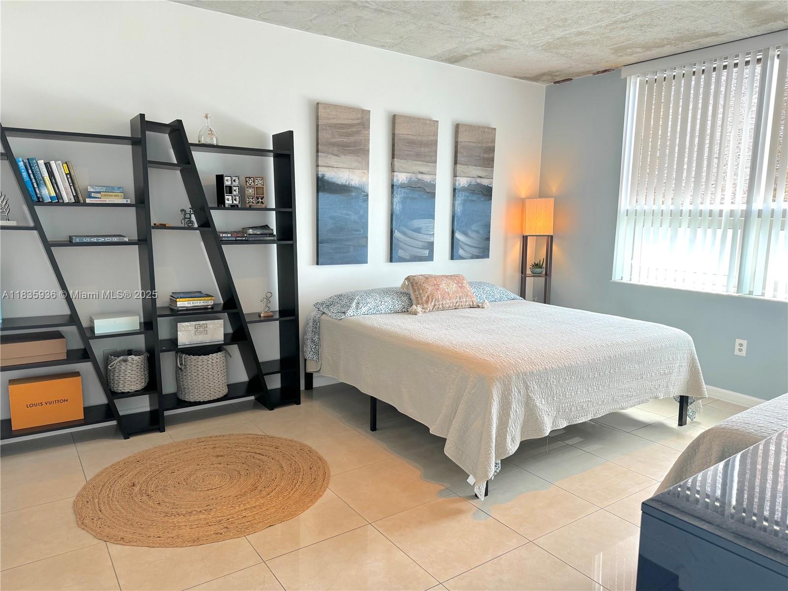 image Midblock Condominium16
