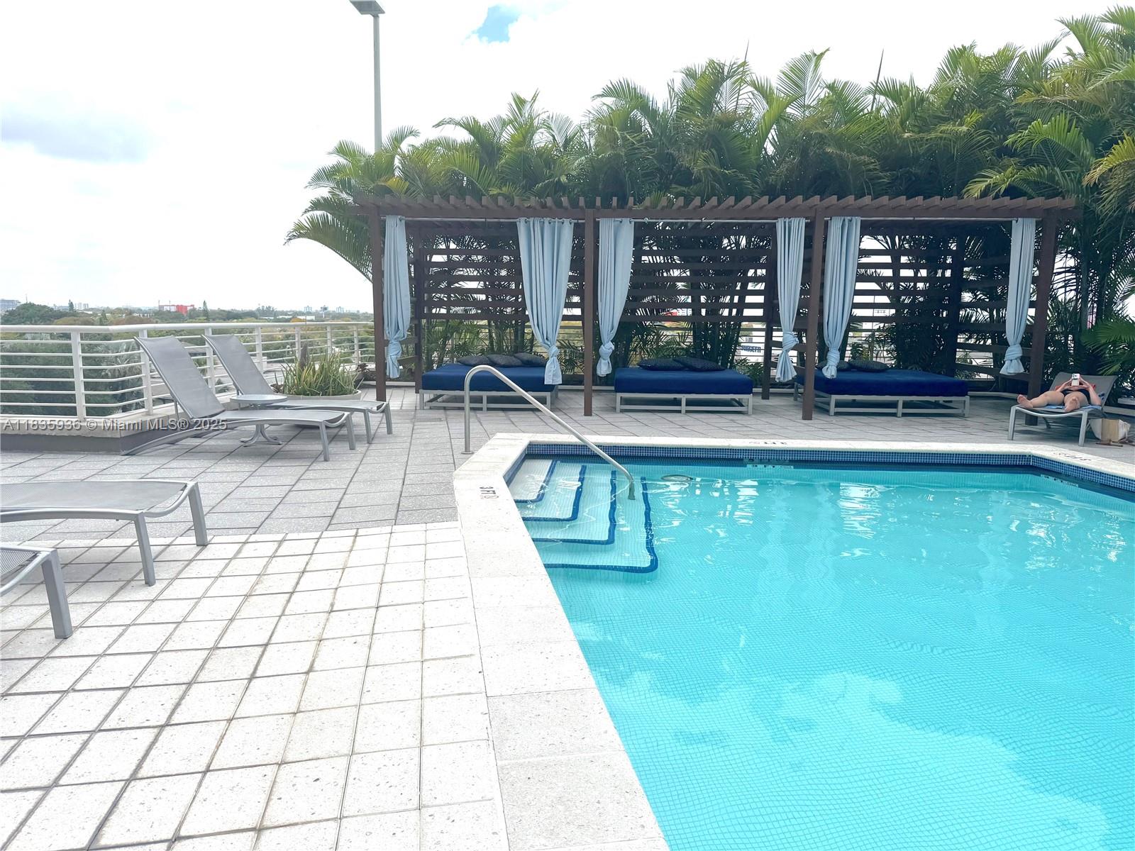 image Midblock Condominium2