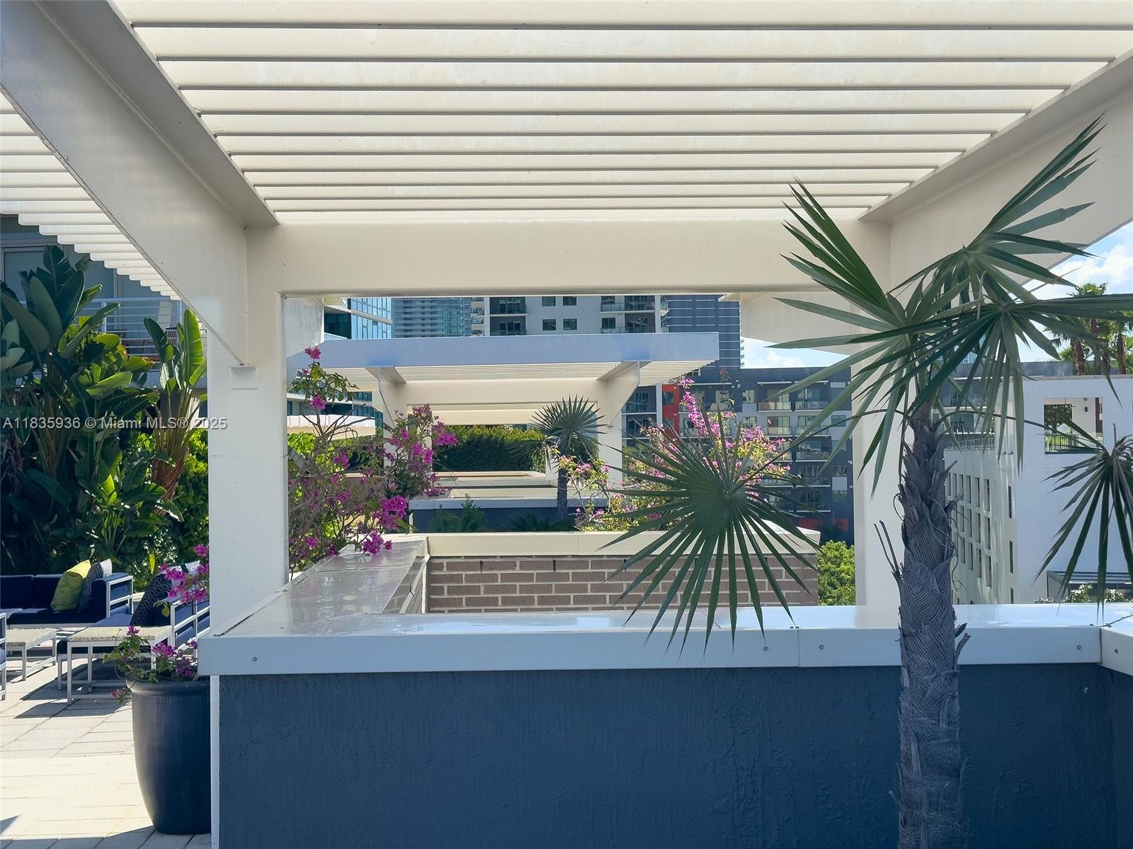 image Midblock Condominium33