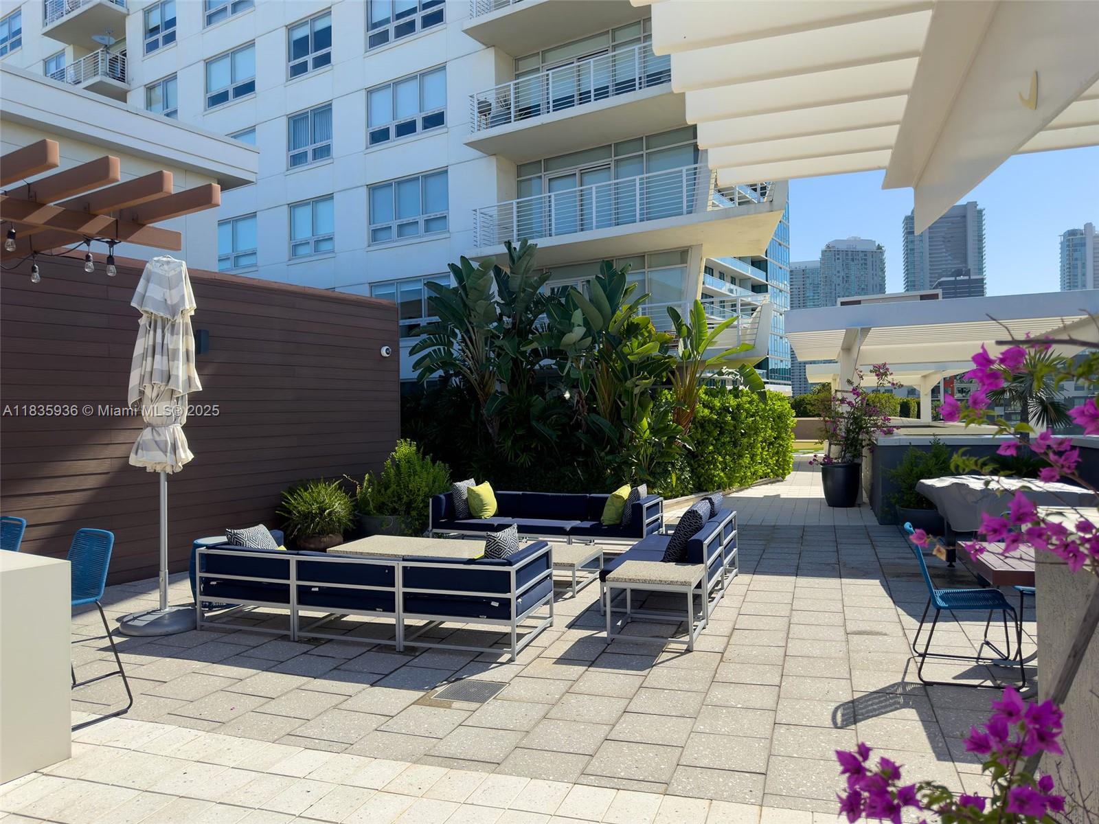 image Midblock Condominium34