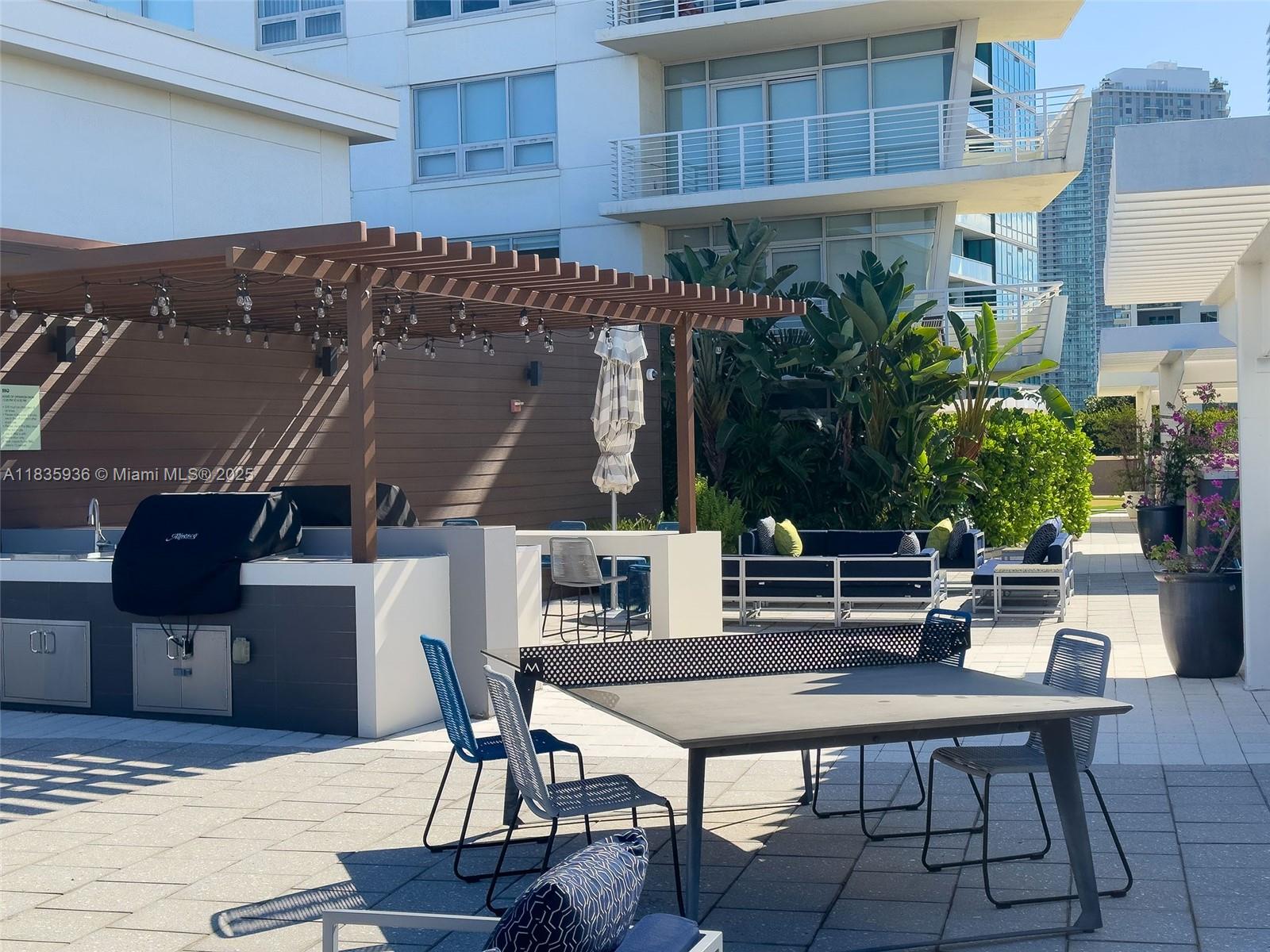 image Midblock Condominium35