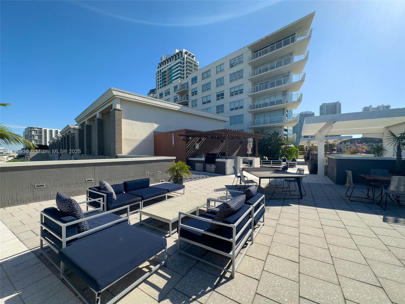 image Midblock Condominium36