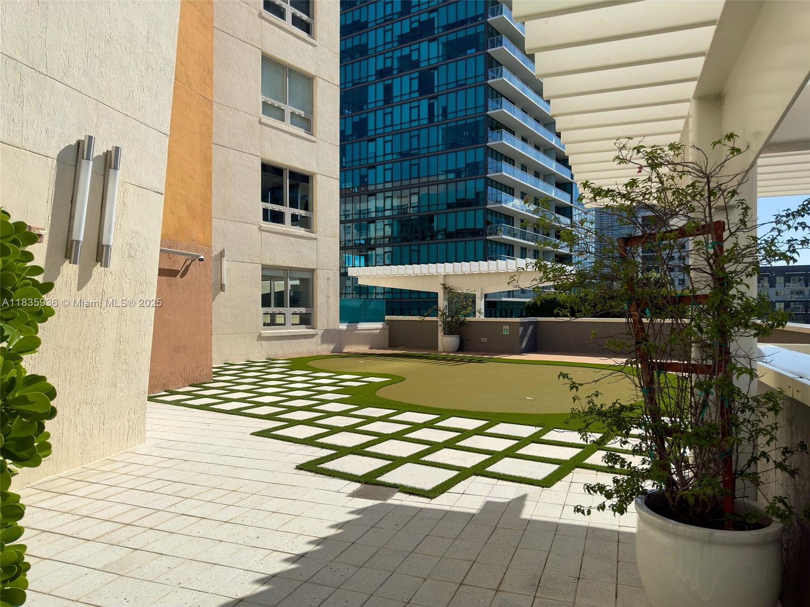 image Midblock Condominium37