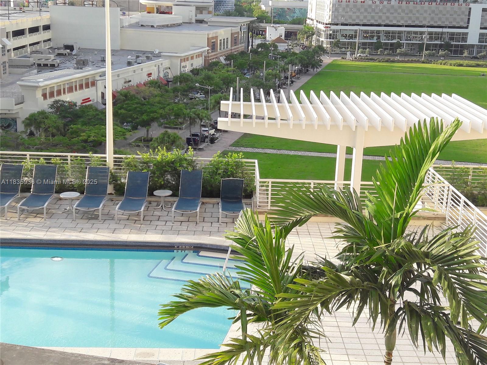 image Midblock Condominium6