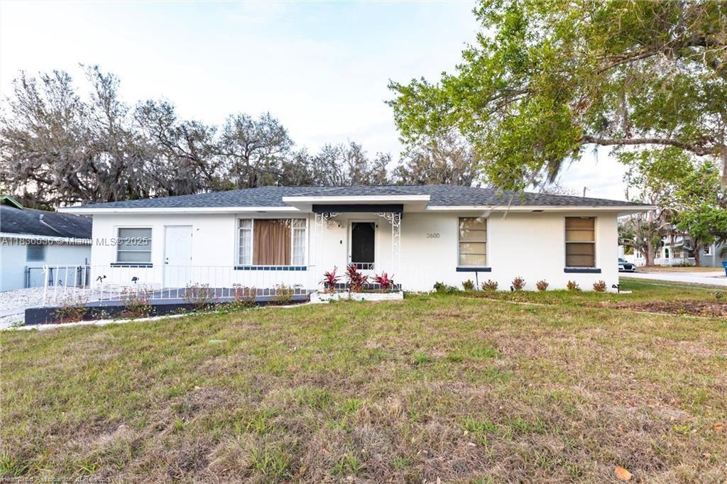 2600 Lakeview Dr